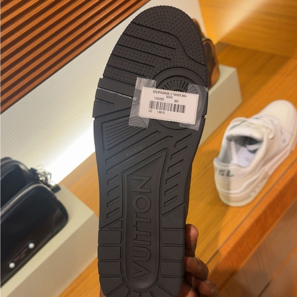 Louis Vuitton Black Leather Sneakers Sleek Design - Picture 4 of 6